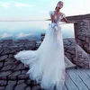 2020 do casamento de praia Vestidos A Cap vestido floral linha V Neck Lace 3D apliques Bohemian casamento luva Trem da varredura Boho Vestidos De Novia 753