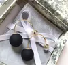 Gros- Designer Black Sandy White Pearl Double Bent boucle ronde Boucles d'oreilles pour les femmes Bijoux