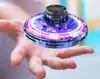 Nel nuovo Stock 3 colori FlyNova UFO Spinner mano volante giocattolo per bambini per adulti luci volanti portatile a mano LED Trottola divertente delle dita regalo Giocattoli B