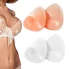 silicone spinge verso l'alto gli inserti del reggiseno