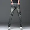 新しいメンズデザイナーバイクジーンズファッションカジュアルスリムパンツ長い刺繍ジッパーラグジュアリージーンズ送料無料