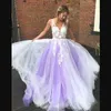 저렴한 챠밍 이브닝 드레스 섹시한 V 넥 레이스 아플리케 튜발 시폰 스윕 기차 화이트 퍼플 라인 프로모션 드레스 무료 배송 드레스