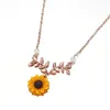 Parel zon bloem ketting vrouwelijke mode zonnebloem blad bloem hanger trui accessoires exquise delicate temperament populaire sieraden