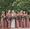 2019 Dusty Rose 핑크 신부 들러리 드레스 연인 Pleated Country Garden 공식 파티 게스트 하녀의 명예 가운 플러스 사이즈 맞춤 제작