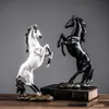 Estatua de caballo de estilo europeo moderno VILEAD para decoración de oficina y hogar, figuritas de caballo de resina, accesorios decorativos para el hogar, adorno T200703