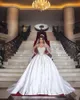 Luksusowe Bling Dubai Arabskie Księżniczka Suknie Ślubne Koraliki Cekiny Sweetheart Backless Country Sukienka ślubna z pasującymi welonami suknie ślubne