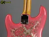 Özel Mağaza Masterbuilt 1968 Pink Paisley St Electric Guitar Alder Vücut 1 Parça Akçaağaç Boyun 21 FRETS Akçaağaç Kıvrığı Vintage Tun8292604