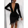 Frauen Solide Plunge Flauschigen Unregelmäßige Party Kleid Unregelmäßige Bodycon Mini Kleid Mode Lässig Stil Schwarz und Weiß