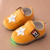 Scarpe da bambino infantile PREWALKER PREWALKER Coreano Soft Sneakers Led Light Lights per Toddler Baby Unisex Scarpe Casual Scarpe casual Moda calzatura