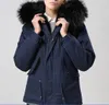 Meifeng 브랜드 부드러운 모피 여성 스노우 코트 black racoll 모피 줄무늬 검정색 너구리 모피 트리밍 hoody와 해군 파란색 미니 파카