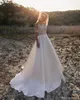 Western Garden Boho Bröllopsklänningar En Linje Juvel Neck Lace Satin Bridal Gowns Knappar Tillbaka Beach Robe de Marie