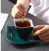 Ensemble de tasses à café et soucoupes exquises, style européen, tasse à thé de l'après-midi anglaise peinte en or, petite tasse de luxe à fleurs simples