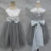 Vestidos de niña de flores grises brillantes Lentejuelas Arco Sash Tul Hasta el suelo Vestido de desfile para niñas Vestidos de fiesta Tamaño personalizado