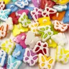 500 Stück Kunststoff-Mix-Schmetterlingsknöpfe zum Nähen, Basteln, Löcher auf der Rückseite, PT119