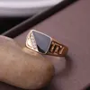 Brandneuer, klassischer, silberfarbener, goldfarbener Strass-Herrenring mit schwarzer Emaille für männliche Fingerringe, dreieckiger Tropfring, schnell, 188 t