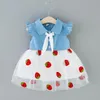 Abiti per bambini per ragazze Bowknot Denim Splice Stampa fragola Abito da principessa in tulle Neonate Abbigliamento casual estivo Ma8