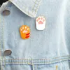 Miss Zoe Enamel Pin Cute Cartoon Orange White Cat Kattunge Paw Brosch Pins DIY Badge Presenter Smycken För Kvinnor Tjej Kids