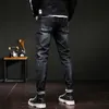 Европейский американский стиль скинни повседневные джинсы Мужчины растягивают тонкие джинсовые джинсы Мужские хлопковые дизайнерские дизайнерские черные карманы