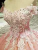 Abiti Quinceanera rosa 2020 Più recente applique floreale 3D Fiori fatti a mano con perline al largo della spalla Maniche corte Prom Abito da ballo da sera formale