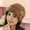 Bérets Fashion Caps pour femmes fleur en tricot en tricot et bonnet de bonnet Lady Casual Winter Cap chaud Accessoires Béret 2021 Autumnwinter 354809843