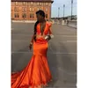 Africain Orange Manches Longues Noir Fille De Bal Robes Réfléchissantes 2022 Col En V Profond Appliques Sirène Dentelle Plus La Taille Robes De Soirée BC1058