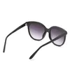 Top Selling Women's Sunglasses Dames Merk Designer Dames Cat Eye Sunglasses Frame met parels en studs Flowing Hoge kwaliteit glazen