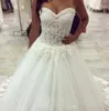 2018 Elegancki White Sexy Sweetheart Bez Ramiączek Bez Ramiączek A-Line Suknie Ślubne Koraliki Koronkowe Aplikacje Suknie Ślubne Princess Plus Size Vestidos de Noiva