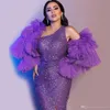 新しい素晴らしいドバイアラビアの紫色のシースウエディングドレス長い肩のフロントスプリットのイブニングドレス足首長さのカクテルパーティーガウン