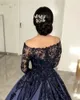 2021 Sexy Marinho Azul Quinceanera Vestidos V Pescoço Lace Appliques Frisado Longa Mangas Satin Sweet 16 Plus Size Party Vestido Vestido Noite Vestidos