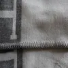 Буква кашемировой одеяло вязание крючком мягкий шерстяной шарф шаль портативный теплый клетчатый диван-кровать флисовая вязание для подруги мама подарок