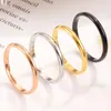 Ny ankomst 2mm rostfritt stål glansig ring 4 färger fina vanliga midi smala stapling ringar par lyckliga engagemang bröllop smycken-y