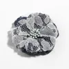 120pcs 5 5 см 2 1 1 Высококачественный ткани искусственный кружевный цветок для волос Аксессуары шифоновые цветы Букет для повязки на голову Weddin253o