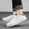 2020 Atacado confortável sapatos casuais mulheres selvagem sshoes sshoes tecidos retalhos de couro na moda sapatos casuais parafusos esportes skate tênis