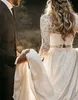 Abiti da sposa bohémien su misura 2019 Abito da sposa in due pezzi in chiffon da spiaggia con maniche lunghe in pizzo Abito da sposa Boho con collo gioiello