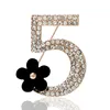 럭셔리 브로치 번호 5 및 꽃 브로치 크리 에이 티브 디자인 도매 개인 맞춤형 라인 스톤 브로치 개인 맞춤 선물
