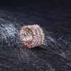 新しい到着輝くダイヤモンドの婚約指輪レメンズエレガントな不規則な白い立方体ジルコニア舗装誕生日の宝石類のギフト