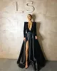 Un pezzo 2022 Sexy Bling Black Split Side Prom Dresses Maniche lunghe africane Scollo a V Paillettes Top A Line Abiti da ballo per occasioni speciali Abiti da sera