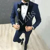 Najnowszy przycisk Groomsmen Peak Lapel Wedding Groom Tuxedos Mężczyźni Garnitury Ślub / Prom / Kolacja Best Man Blazer (Kurtka + Kamizelka + Kamizelka + Spodnie) 1169