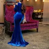 Afrikanisches königsblaues Samt-Meerjungfrau-Abschlussballkleid mit Juwelenausschnitt und 3/4-Ärmeln, Partykleider, Abendkleider, elegante Partykleider für schwarze Mädchen