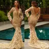 2020 Altın Mermaid Abiye V Boyun Aplike Boncuklu Tüy Uzun Kollu Balo Elbise Backless Ruffles Sweep Tren Örgün Parti Kıyafeti