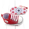 Mix färg grossist canvas klassiska sport sneakers nyfödda baby pojkar flickor spädbarn toddler soft sule anti-slip första vandrare skor