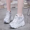 Hot-vente Femmes hauteur croissante Pompes 10 cm d'épaisseur Sole Formateurs Chaussures blanches