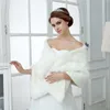 Beyaz Kış Düğün Gelin Faux Kürk Sarar Sıcak Şallar Giyim Kadın Ceketler Balo Akşam Parti Yüksek Kaliteli Faux Kürk Düğün Sarar