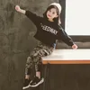 2020 Kinderen Girl039s Kledingset Casual Letters Tops Lange Mouw T-shirts Lange Legging Camouflage Broek Kinderen Meisje TshirtsP8622304