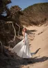 Nowoczesna linia MaisonSignore Czeski Suknie Klejnot Neck Bez Rękawów Tulle Koronki Aplikacja Sash Backless Wedding Sweep Sweep Robe de Mariée