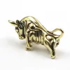 Porte-clés en laiton pur cuivre pendentif rue taureau boeuf petite statue pendentifs de bétail cadeaux de fête créatifs décor à la maison