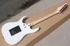 Guitare électrique blanche personnalisée en usine avec Pickguard blanc, pont Floyd Rose, matériel noir, peut être personnalisée