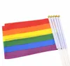 14 * 21 cm gay trots kleine nationale vlag regenboog hand zwaaien vlaggen met plastic vlagpolen voor sport parade decoratie wcw37