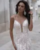 2020 Spaghetti Boho Mermaid Bröllopsklänningar Brudklänningar Lace Applique Illusion Sweep Train Beach Wedding Dress Backless Robes de Mariée