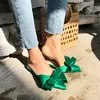 2018 Sapatos femininos de primavera e verão Corde de cetim de seda coreana Ponto de batatas fritas Baotou Salto plano Semi Slippers T200106